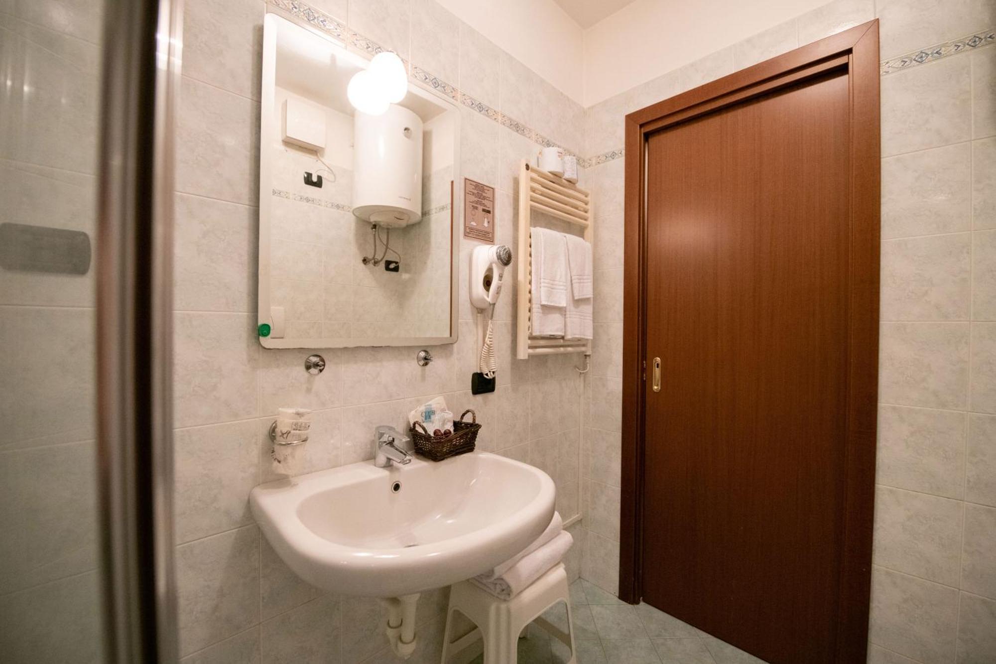 Alessi Appartamenti Desenzano del Garda Ngoại thất bức ảnh