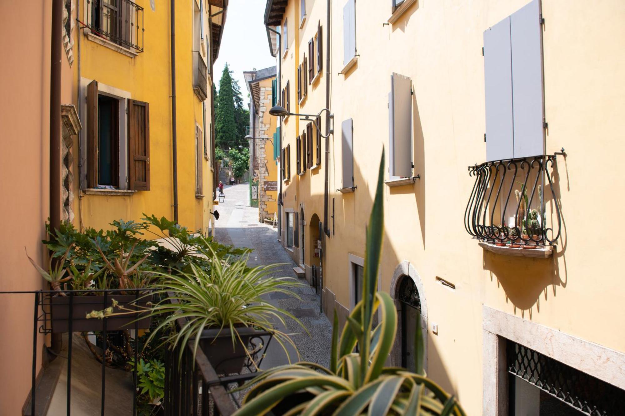 Alessi Appartamenti Desenzano del Garda Ngoại thất bức ảnh